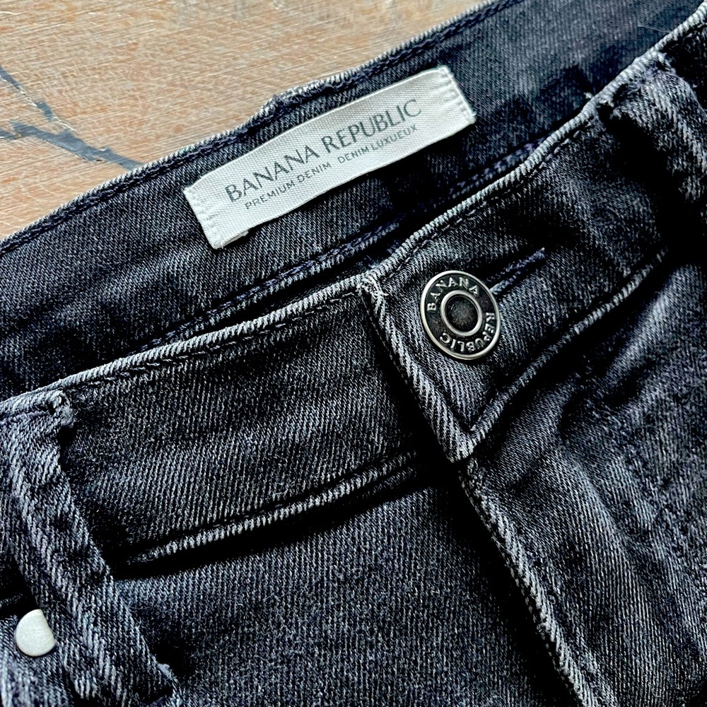 BANANA REPUBLIC 29 BLACK SKINNY JEANS